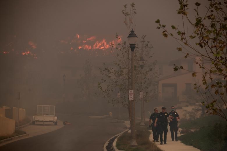 تصاویر | آتش‌سوزی گسترده در مناطق جنگلی جنوب کالیفرنیا